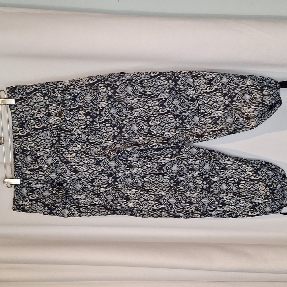 Versona Patterned Capri Pants Size Medium - image 7
